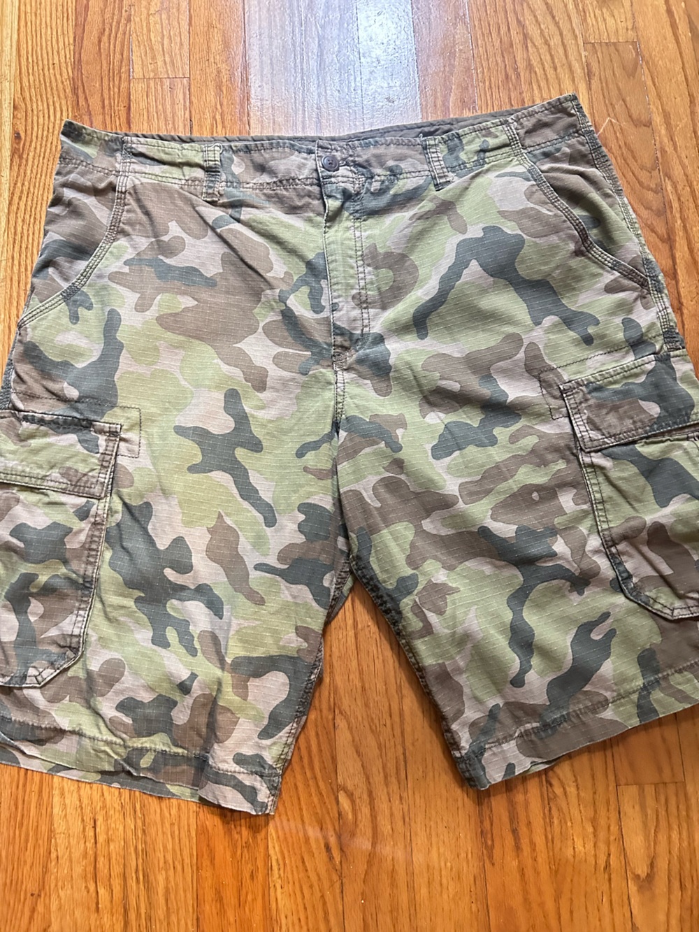 No Boundaries Men's Camo Cargo Shorts - Green/Brown
